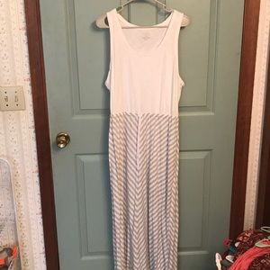 3 for $23♥️Gray and White Maxi Dress